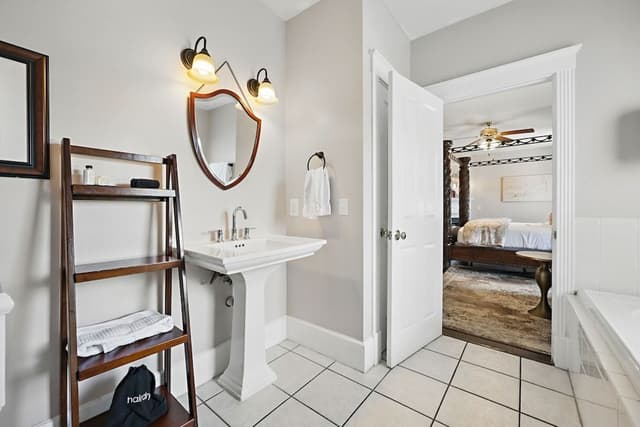 Deluxe Room, 1 King Bed, Non Smoking (The Gentleman's Quarters)