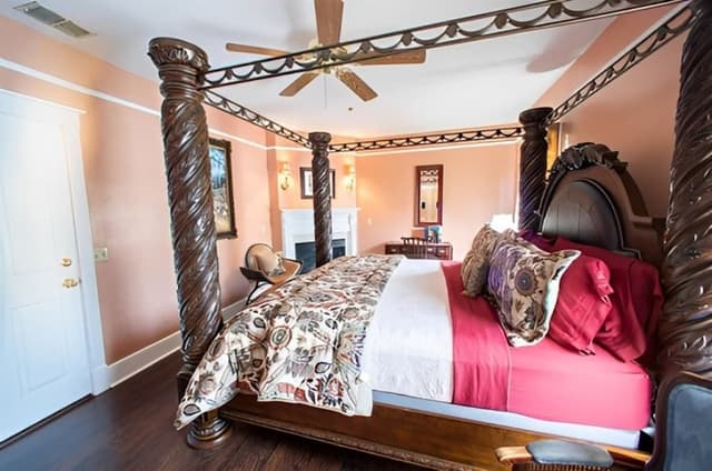Deluxe Room, 1 King Bed, Non Smoking (The Gentleman's Quarters)