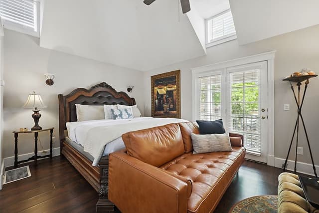 Luxury Room, 1 King Bed, Non Smoking (The Carriage House)