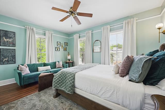 Deluxe Room, 1 Queen Bed, Non Smoking (The Victorian Room)