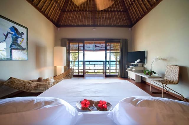 5BR Luxury Villa | Two Infinity-edged Pool, Tennis Court, Beachfront, Full Service, Chef