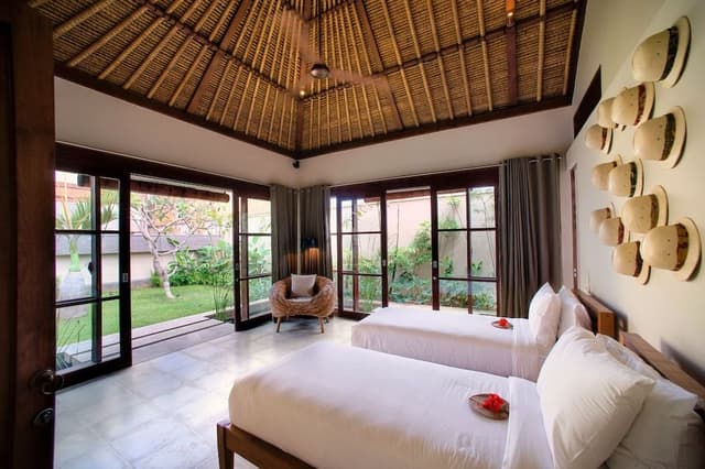 5BR Luxury Villa | Two Infinity-edged Pool, Tennis Court, Beachfront, Full Service, Chef