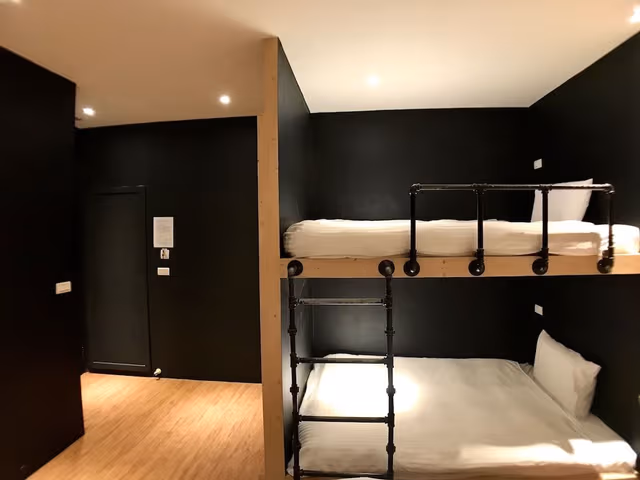 Family Room, 1 Bedroom, 2 Bathrooms (6 people )