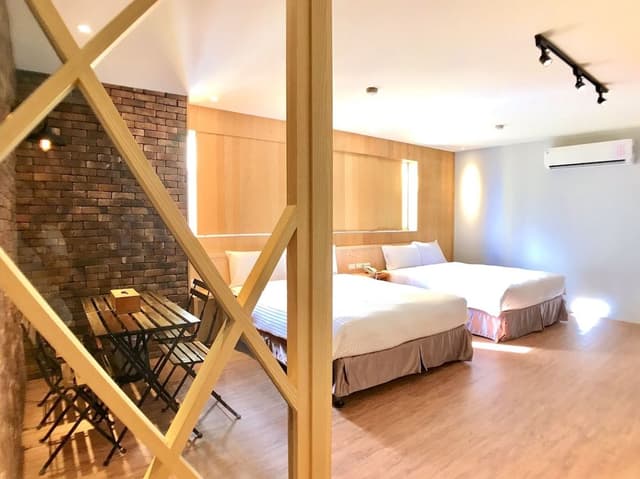 Comfort Quadruple Room (2 Shower Rooms)