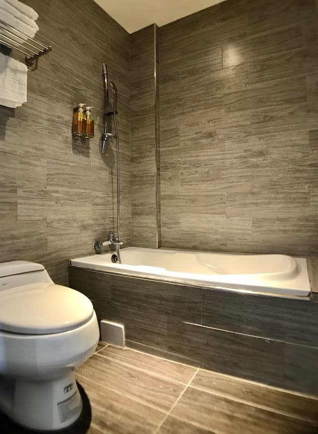 Comfort Twin Room, Multiple Beds, Bathtub (No Window)