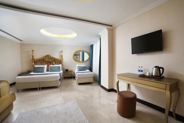 Three-Bedroom Luxury Family Suite - Free Access to Spa