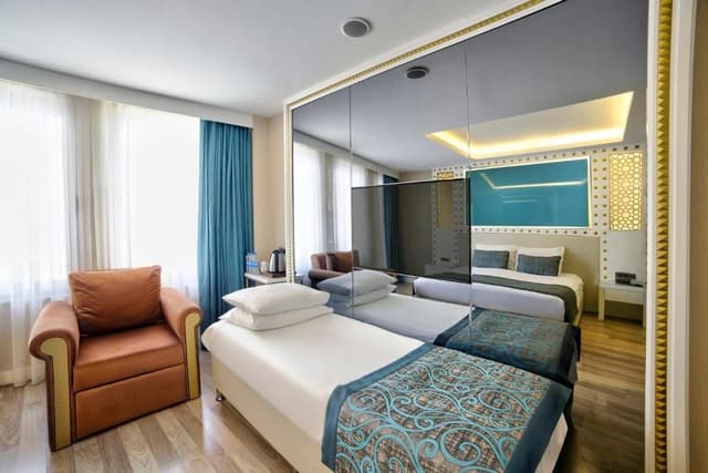Three-Bedroom Luxury Family Suite - Free Access to Spa