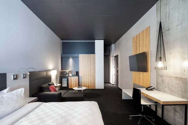 Grand Room, 1 King Bed, City View