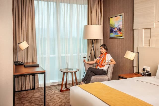Premium Room, 1 Queen Bed, Accessible, Club Lounge Access