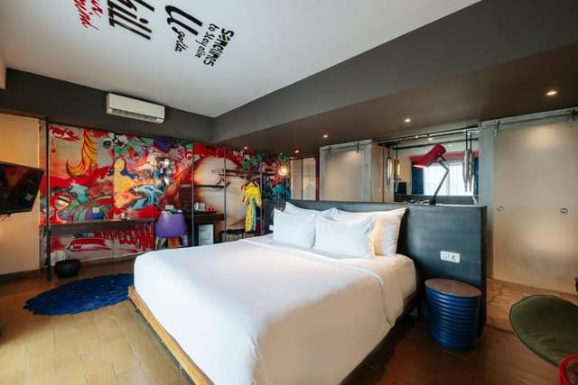 Dash Deluxe Double Room City View with Free 2 Bottles Beer