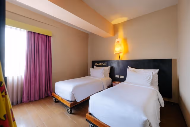 Dash Deluxe Two-Bedroom with Free 2 Bottles Beer