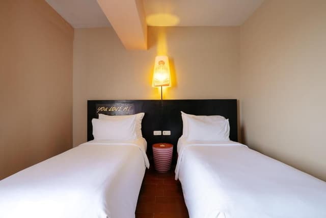 Dash Deluxe Two-Bedroom with Free 2 Bottles Beer