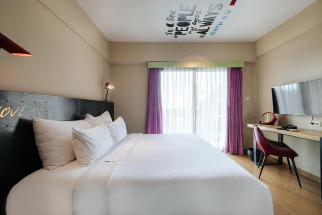 Dash Deluxe Two-Bedroom with Free 2 Bottles Beer