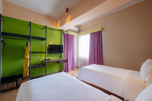 Dash Deluxe Two-Bedroom with Free 2 Bottles Beer