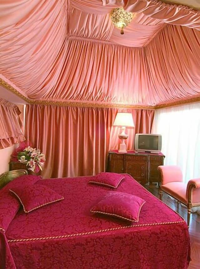 Double Room (Silver)