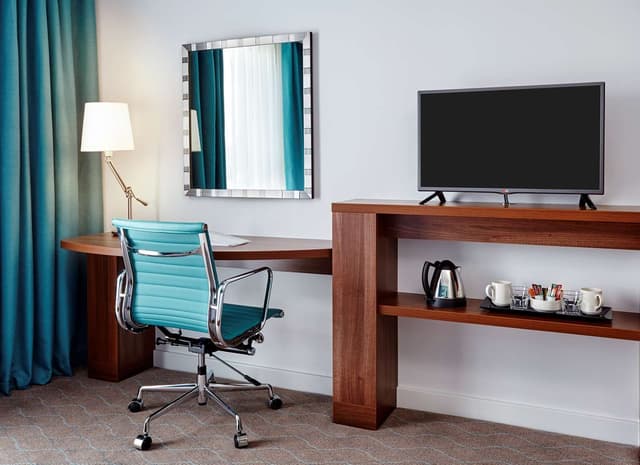 QUEEN FAMILY ROOM