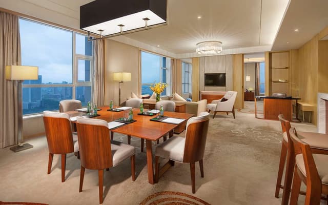 KING PREMIER ONE BEDROOM SUITE -LOUNGE ACCESS