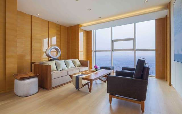 KING DELUXE ONE BEDROOM SUITE -LOUNGE ACCESS