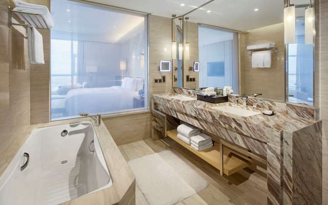 KING PREMIER ONE BEDROOM SUITE -LOUNGE ACCESS