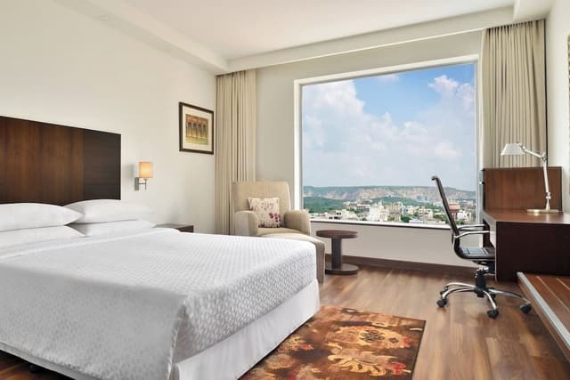 Club Room, 1 King Bed
