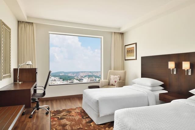 Room, 2 Twin Beds, City View