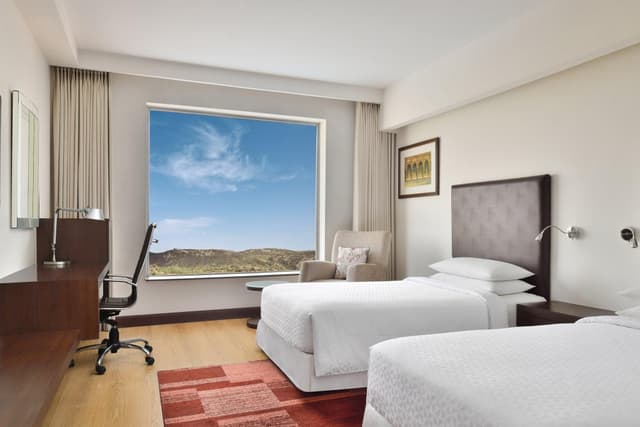 Guest Room, 2 Twin, City View