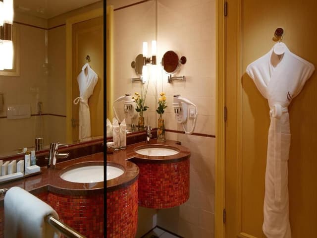 Executive Suite with One King Bed