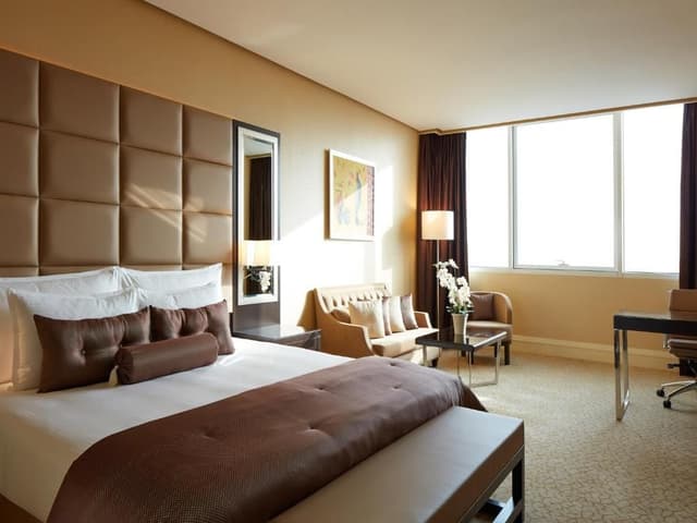 Executive Suite with One King Bed
