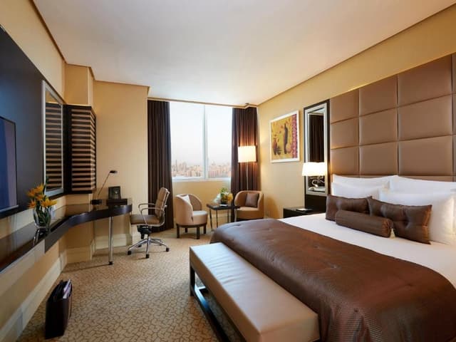 Standard Room with One King Bed