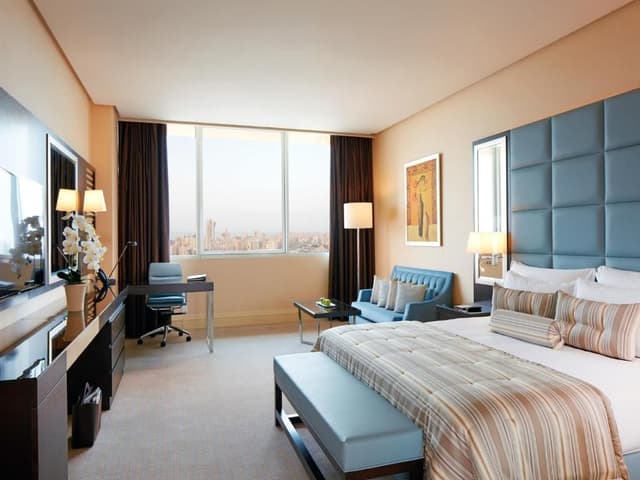 Club Executive Suite with One King Bed