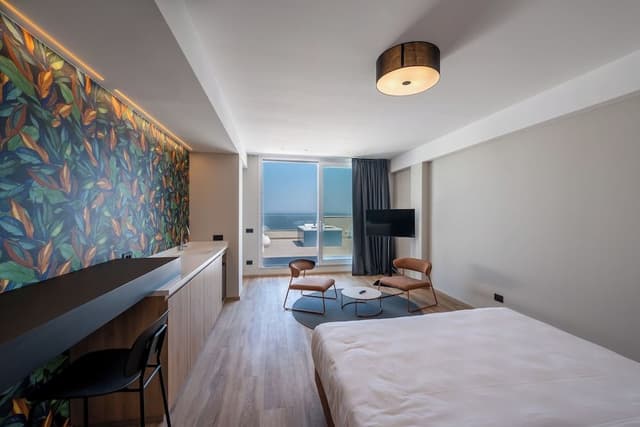 Panoramic Suite with Terrace and hot tub