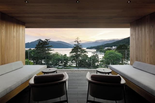 Suite, 1 King Bed, Lake View (Balcony)