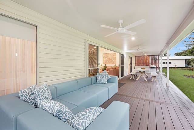 Beach House - Sleeps 8 - Dog Friendly
