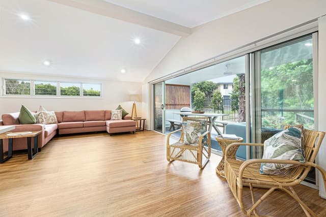Beach Houses - Sleeps 8