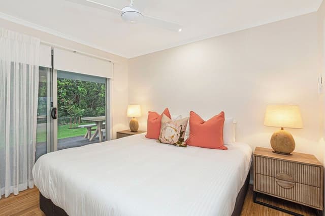 Beach House - Sleeps 8 - Dog Friendly