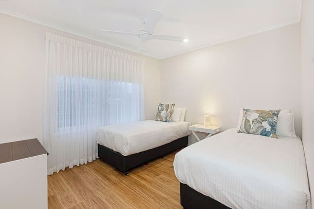 Beach House - Sleeps 8 - Dog Friendly