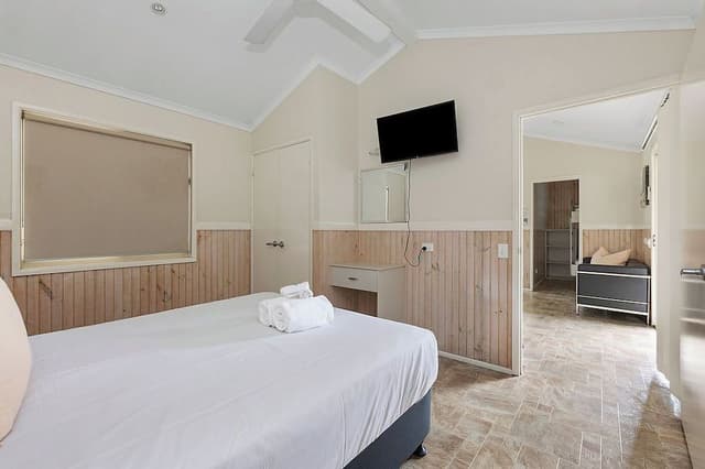 Deluxe Cabin - Sleeps 4 - Accessible - Dog Friendly