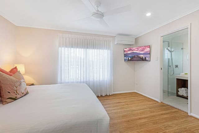 Beach Houses - Sleeps 8