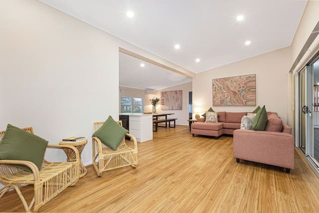 Beach House - Sleeps 8 - Dog Friendly