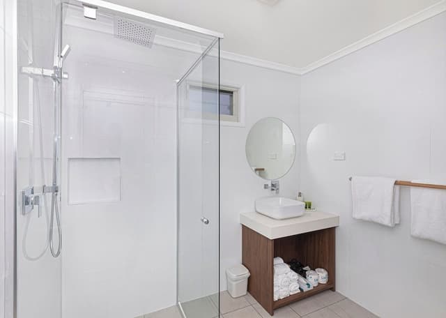 Beach House - Sleeps 8 - Dog Friendly