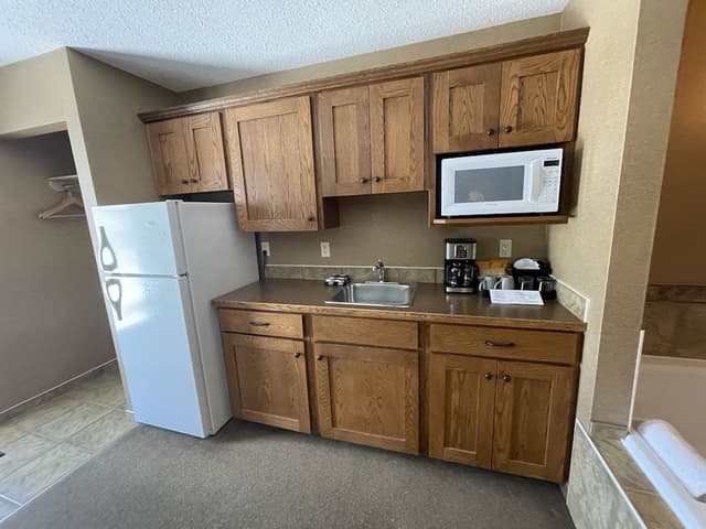 Suite, Jetted Tub