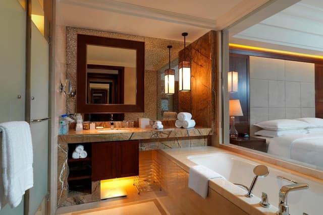 Executive Room, 1 King Bed, Executive Level