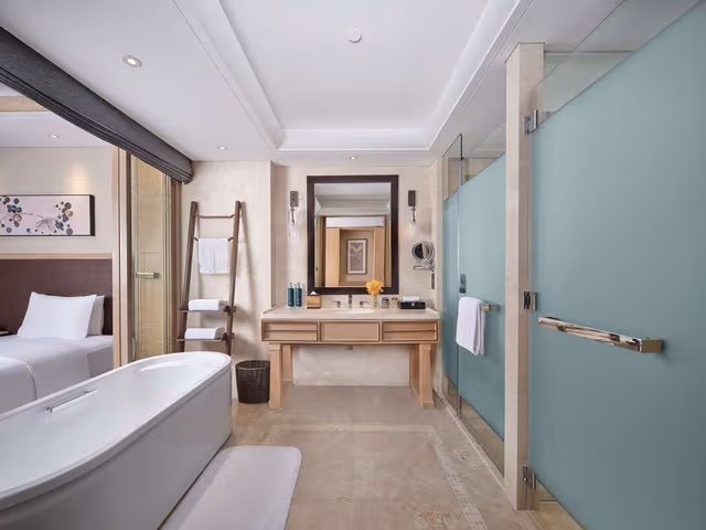 TWIN EXECUTIVE ROOM W/LAKE VIEW-LOUNGE ACCESS