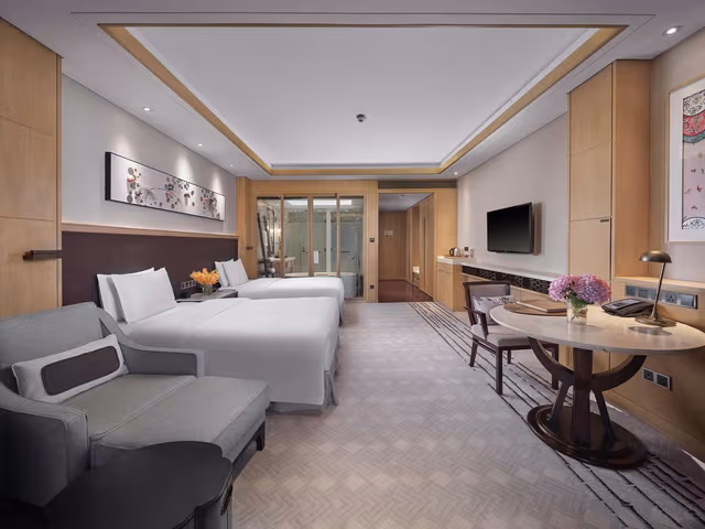 TWIN EXECUTIVE ROOM W/LAKE VIEW-LOUNGE ACCESS