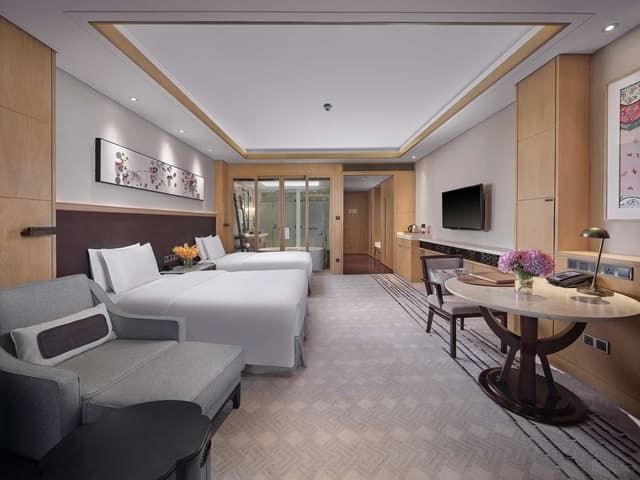 TWIN EXECUTIVE ROOM W/LAKE VIEW-LOUNGE ACCESS