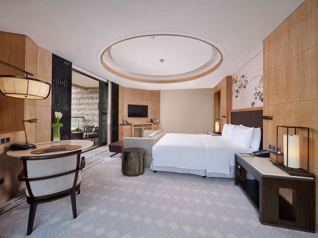 JUNIOR SUITE W/LAKE VIEW - LOUNGE ACCESS