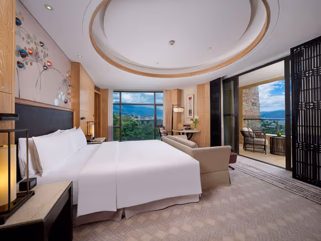 JUNIOR SUITE W/LAKE VIEW - LOUNGE ACCESS