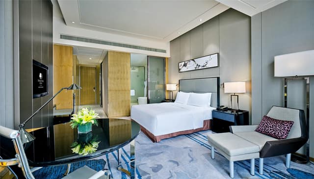KING SUPERIOR ROOM
