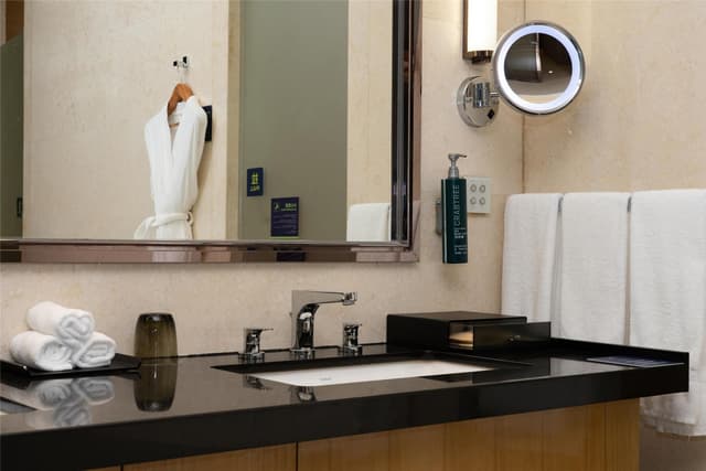 KING SUPERIOR ROOM