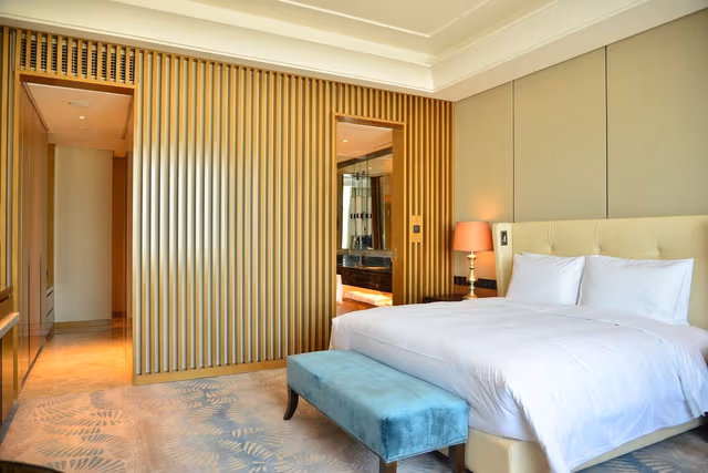 KING GUEST ROOM